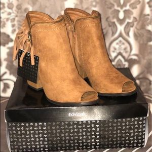 dv- designer dolce vita peep toe booties